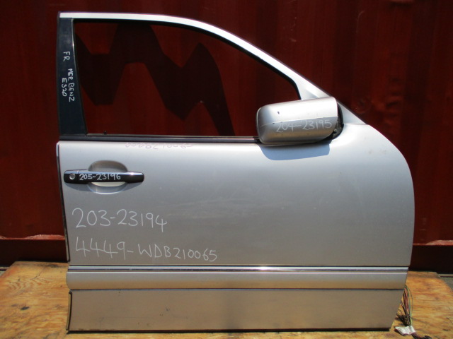 Used  OUTER DOOR HANDLE FRONT RIGHT